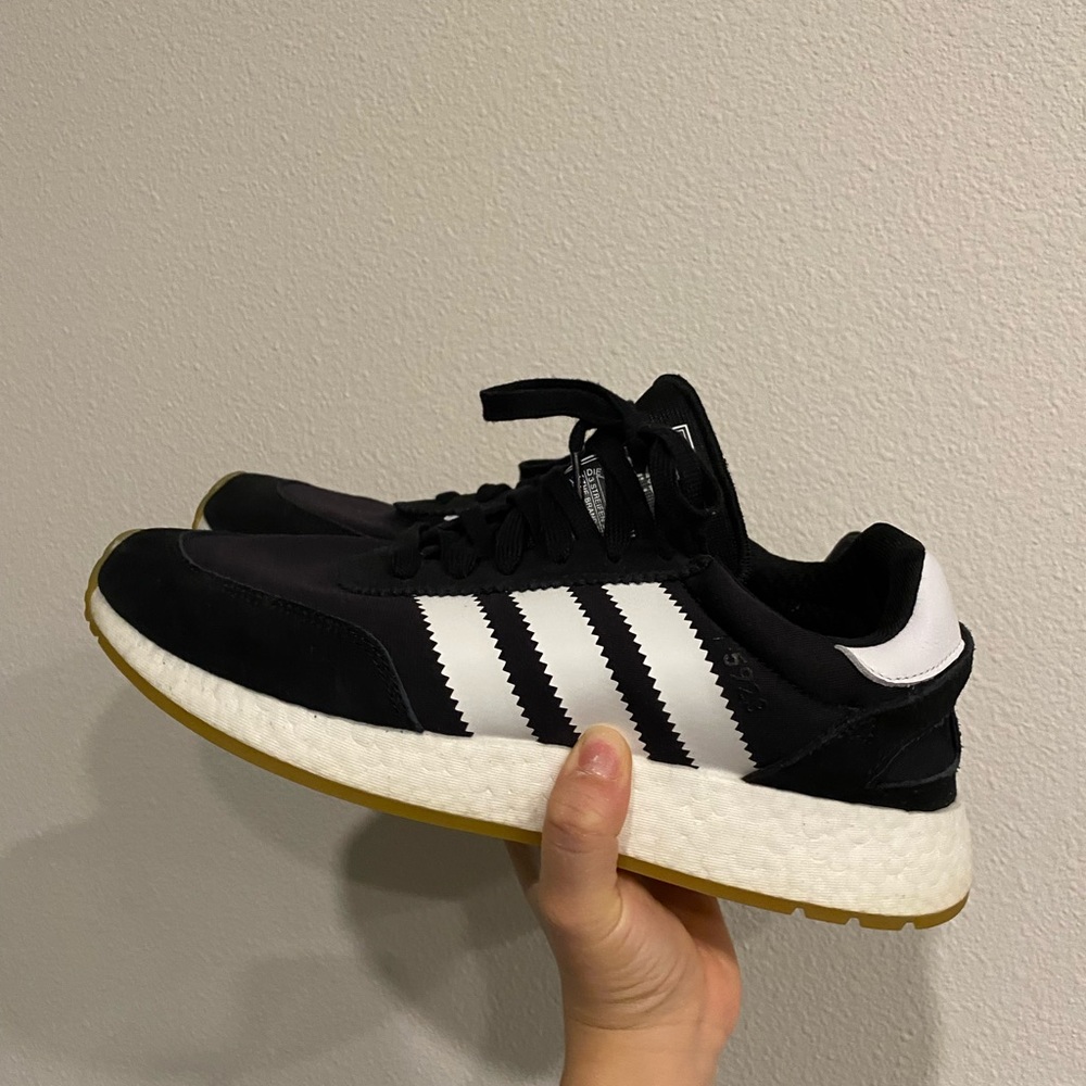 Adidas i-5923 Men’s 8.5 Brand New Never Worn